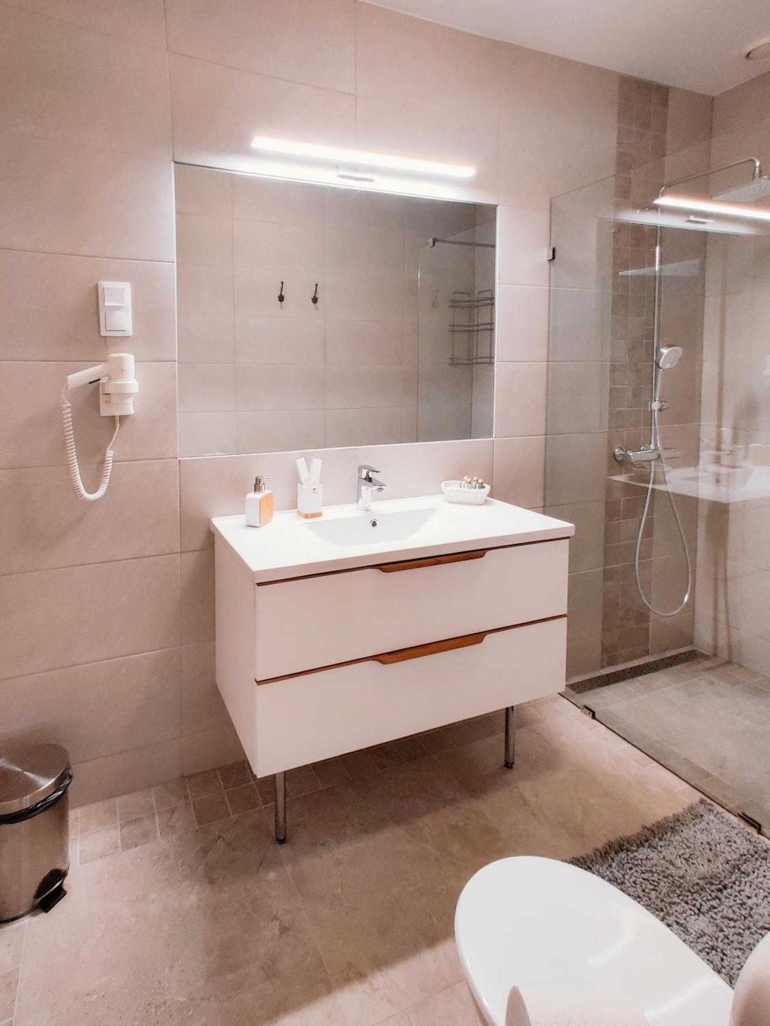 Hotell Wironia Johvi Bagian luar foto