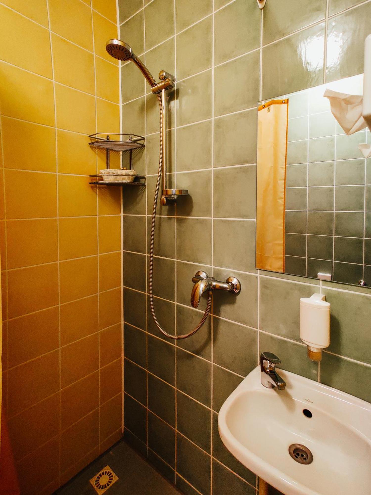Hotell Wironia Johvi Bagian luar foto