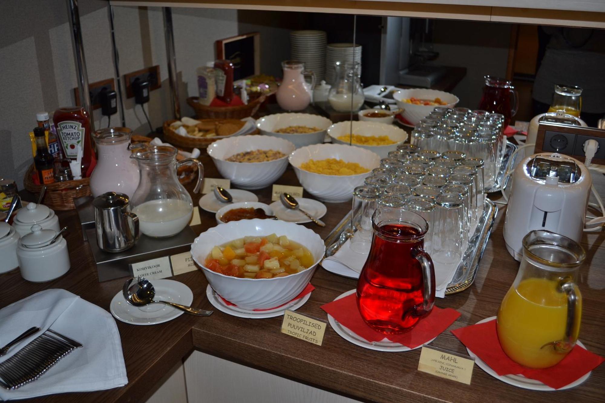 Hotell Wironia Johvi Bagian luar foto