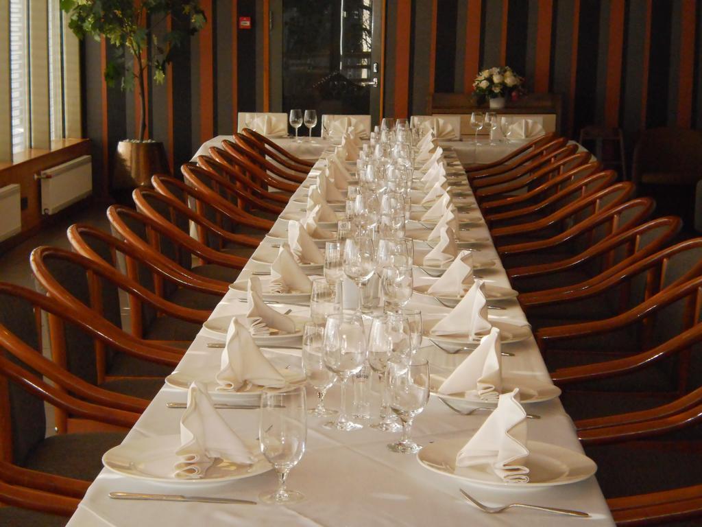 Hotell Wironia Johvi Bagian luar foto
