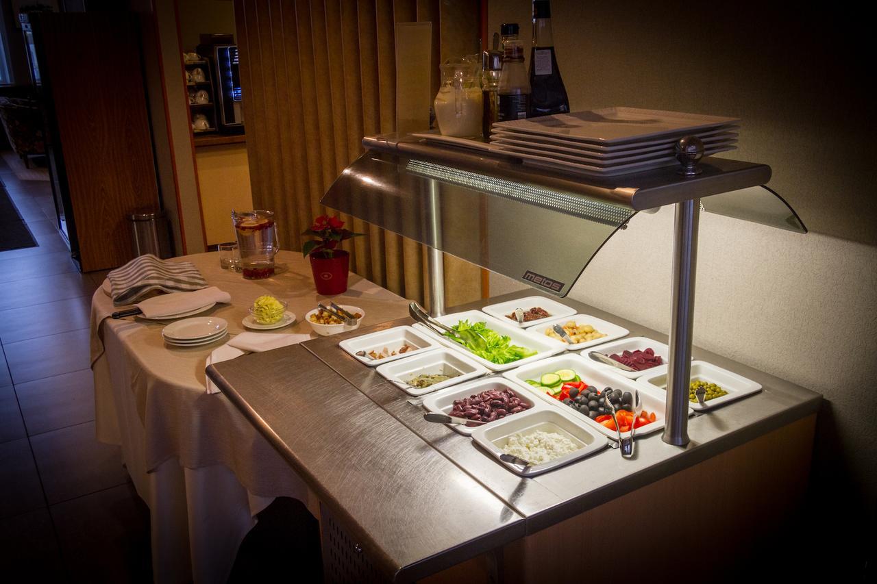 Hotell Wironia Johvi Bagian luar foto